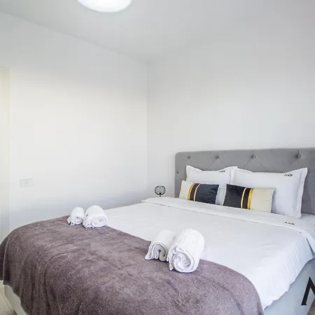 Mohost Two - Chic Mountain-view Getaway Brašov
